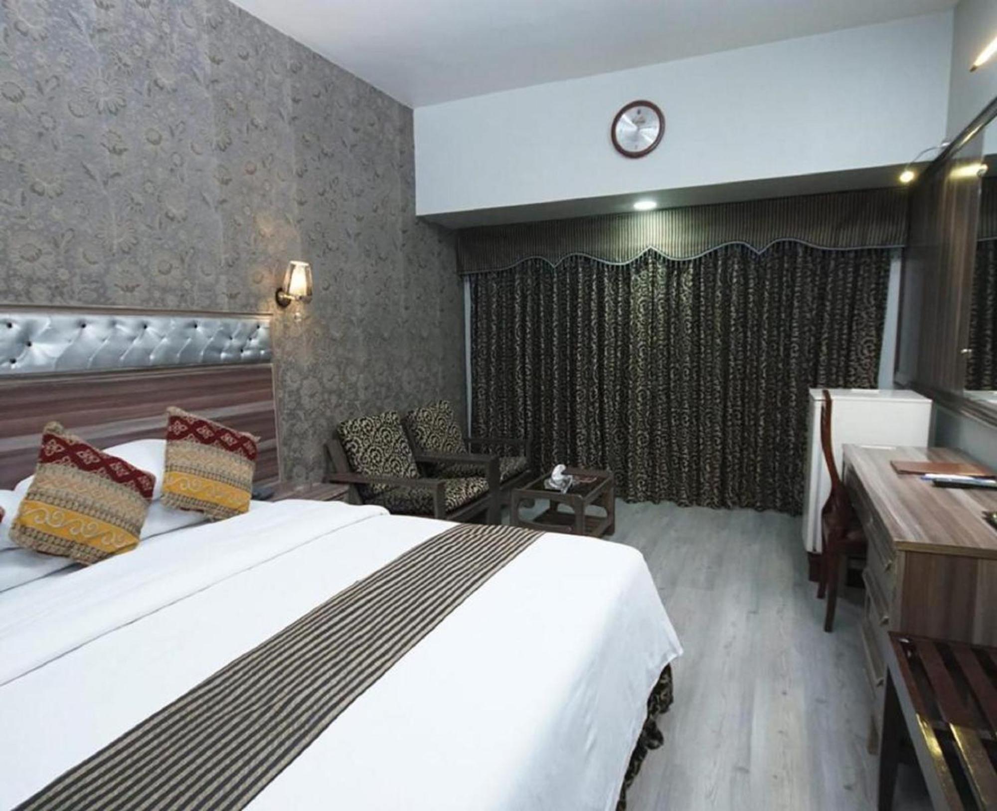 Faran Hotel Karachi Eksteriør bilde